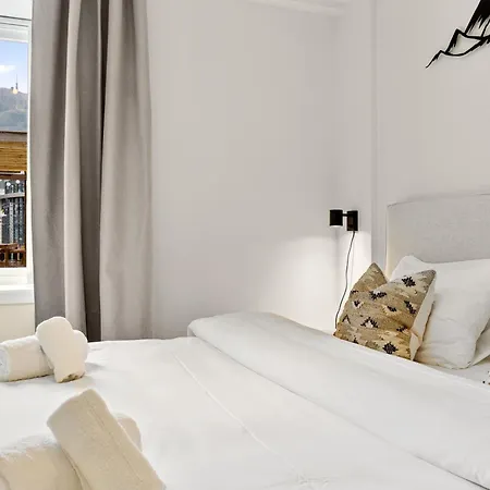 Pergola - Free Parking - 5 Min Walk To Facilities *